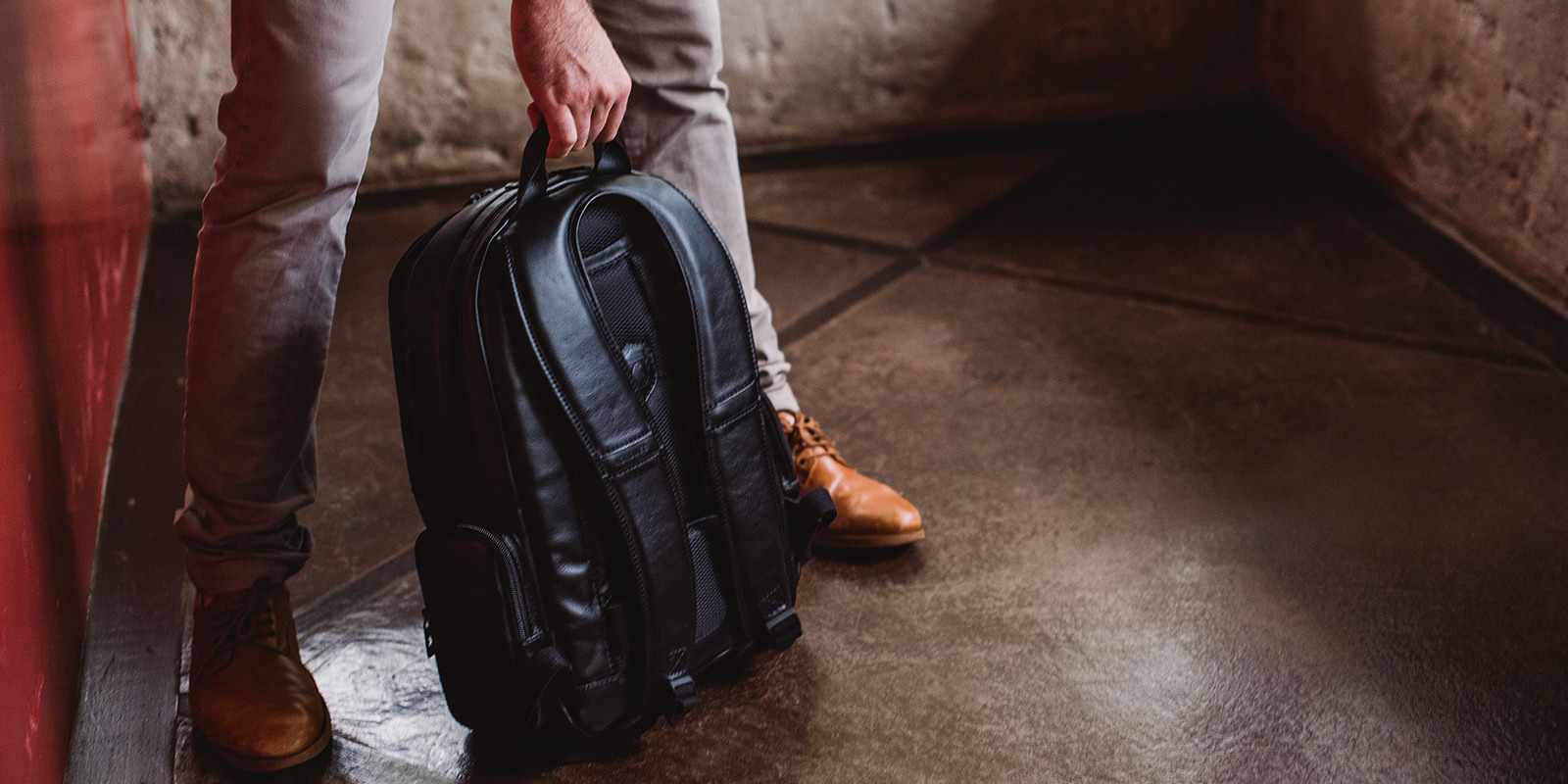 Mochila de couro para notebook Black Edition NW082 lateral