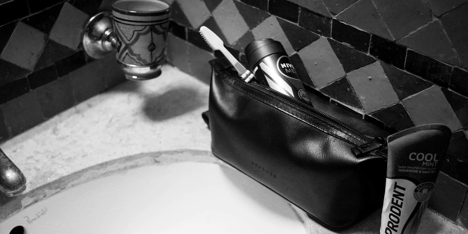 Necessaire Nômade NW084 aberta com produtos
