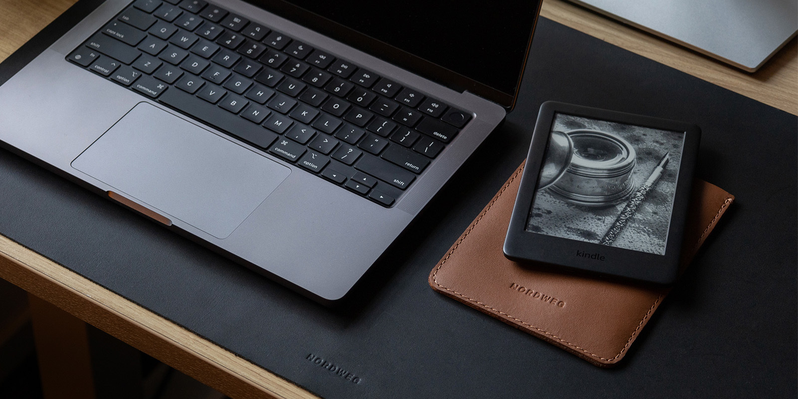 Sleeve de couro para Kindle NWA13